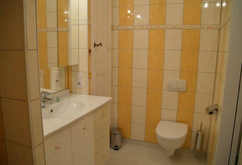 غرفة قياسية رباعية, Maison Au Loup   Superbe Ancien Hotel Particulier Du Xvie Siècle Au Cœur De La Vieille Ville Du Puy