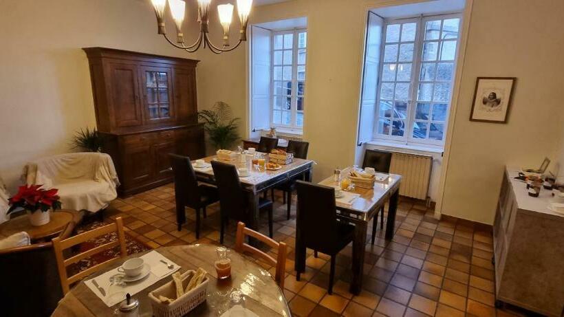 غرفة ديلوكس, Maison Au Loup   Superbe Ancien Hotel Particulier Du Xvie Siècle Au Cœur De La Vieille Ville Du Puy