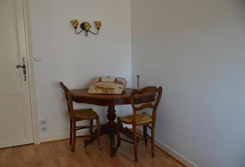 غرفة ديلوكس, Maison Au Loup   Superbe Ancien Hotel Particulier Du Xvie Siècle Au Cœur De La Vieille Ville Du Puy