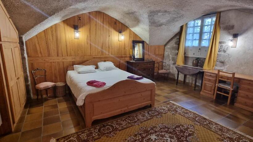 غرفة قياسية, Maison Au Loup   Superbe Ancien Hotel Particulier Du Xvie Siècle Au Cœur De La Vieille Ville Du Puy