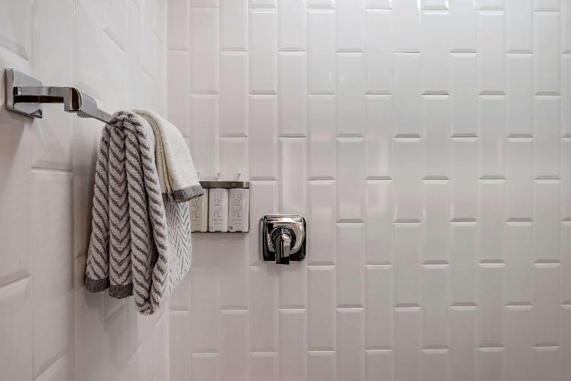 キングサイズベッドのスタンダードルーム, Cambria Hotel Minneapolis Downtown