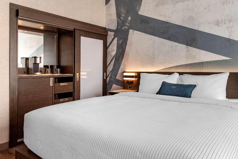 キングサイズベッドのスタンダードルーム, Cambria Hotel Minneapolis Downtown