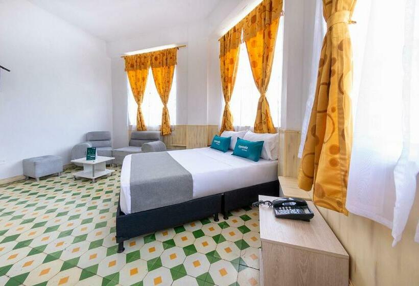 اتاق لوکس, Ayenda Macondo