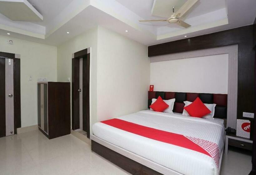 Deluxe Rum, Goroomgo Planet 9 Puri