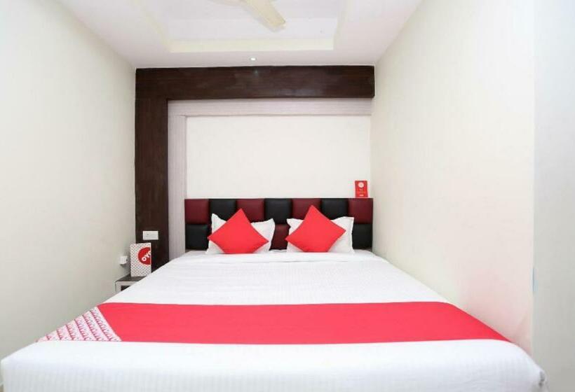 Deluxe Rum, Goroomgo Planet 9 Puri