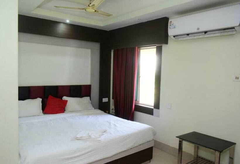 Deluxerum King Size Säng, Goroomgo Planet 9 Puri