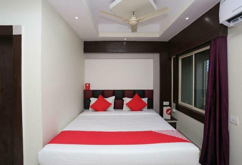 Deluxerum King Size Säng, Goroomgo Planet 9 Puri