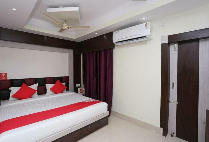 Deluxerum King Size Säng, Goroomgo Planet 9 Puri