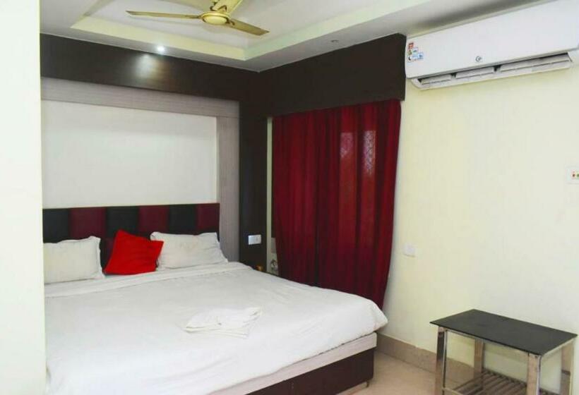 Deluxerum King Size Säng, Goroomgo Planet 9 Puri