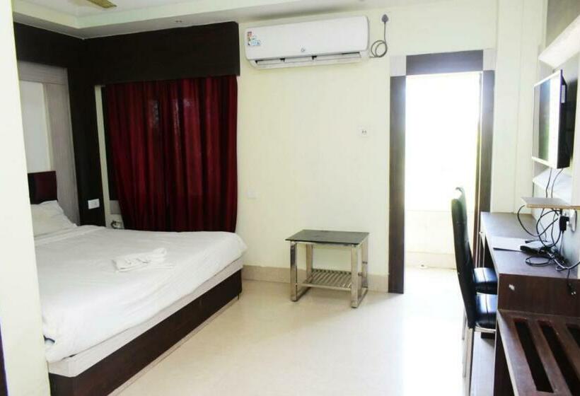 Deluxerum King Size Säng, Goroomgo Planet 9 Puri