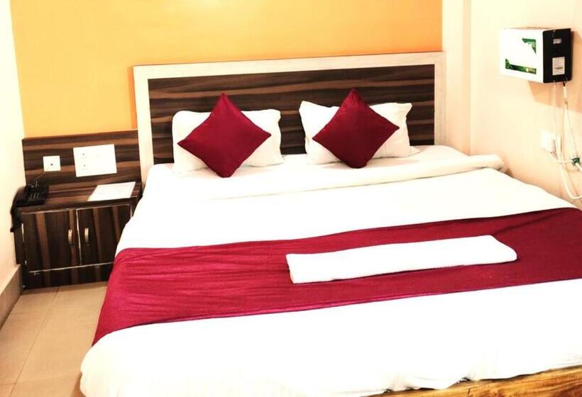 Deluxe Rum, Goroomgo Planet 9 Puri