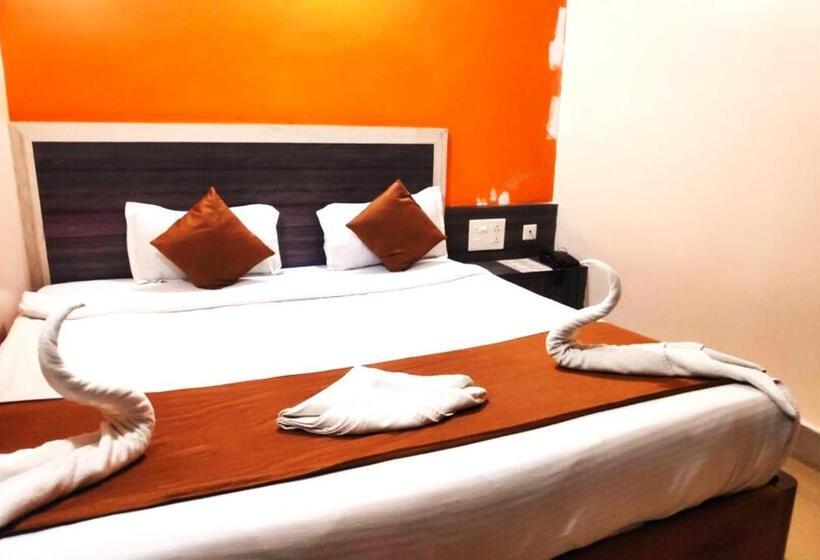 Deluxe Rum, Goroomgo Planet 9 Puri