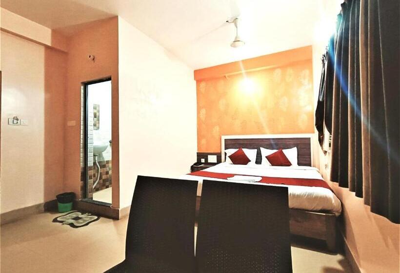 Deluxe Rum, Goroomgo Planet 9 Puri