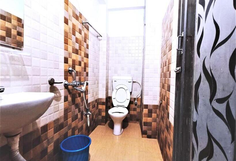 Deluxerum King Size Säng, Goroomgo Planet 9 Puri