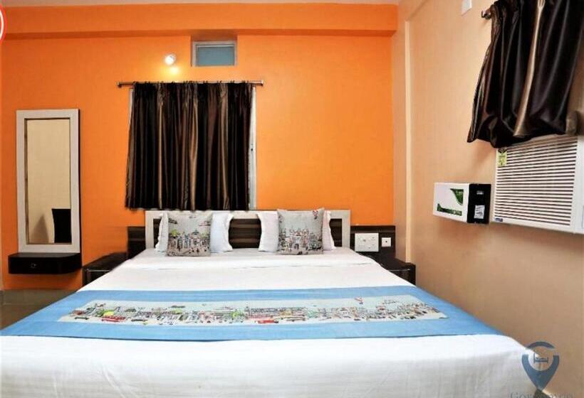 Deluxerum King Size Säng, Goroomgo Planet 9 Puri