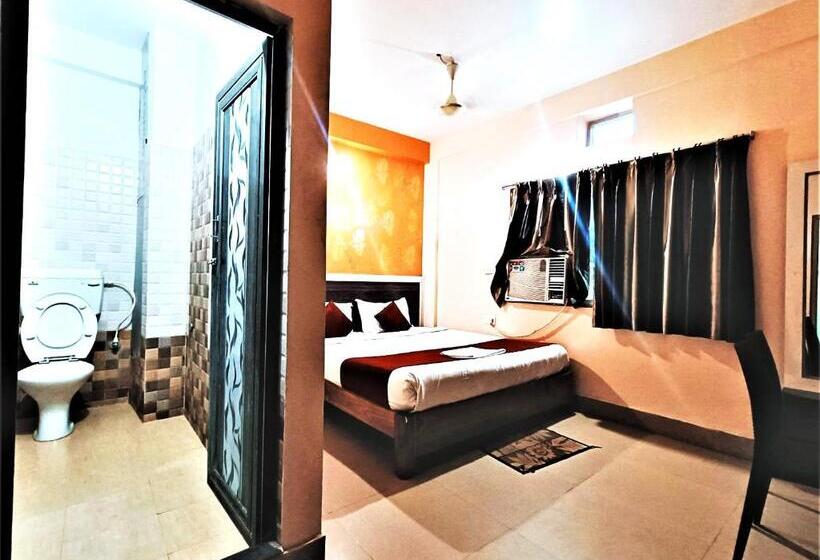 Deluxerum King Size Säng, Goroomgo Planet 9 Puri