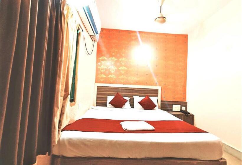 Deluxerum King Size Säng, Goroomgo Planet 9 Puri