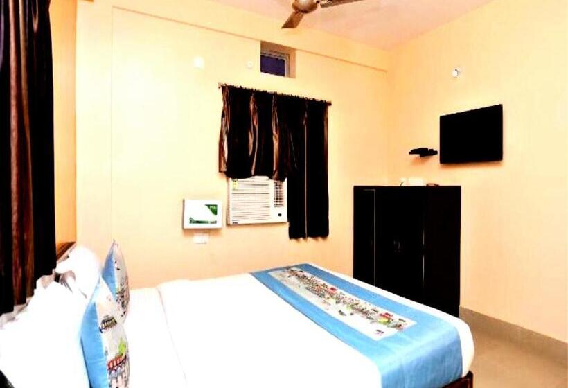 Deluxerum King Size Säng, Goroomgo Planet 9 Puri