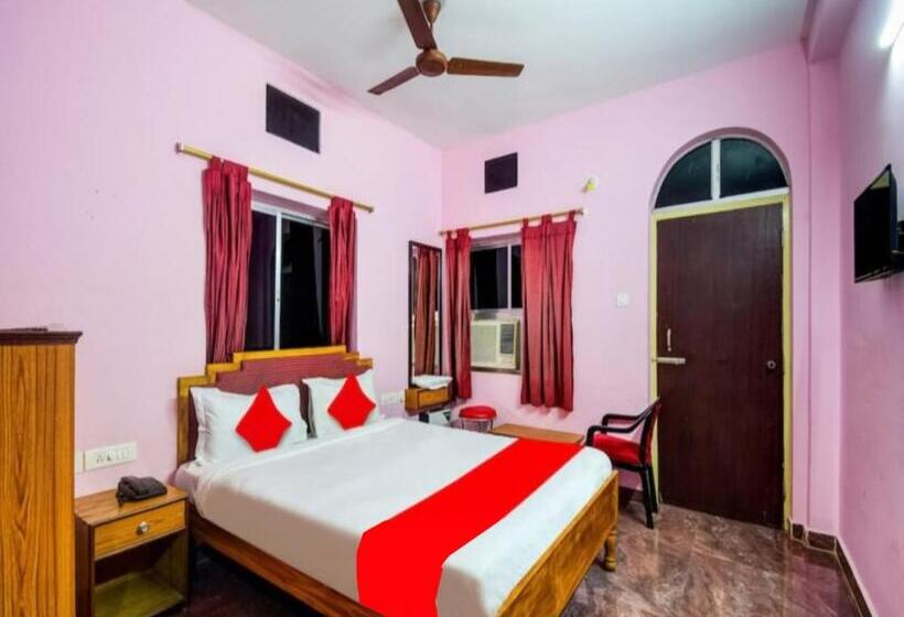 Deluxe Rum, Goroomgo Planet 9 Puri