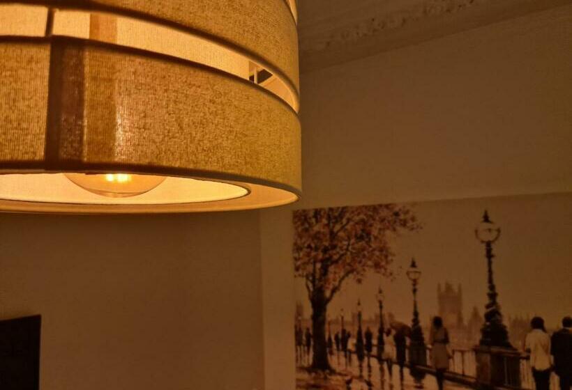 חדר דלוקס, Beautiful Rooms In London