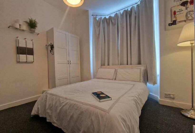标准间, Beautiful Rooms In London
