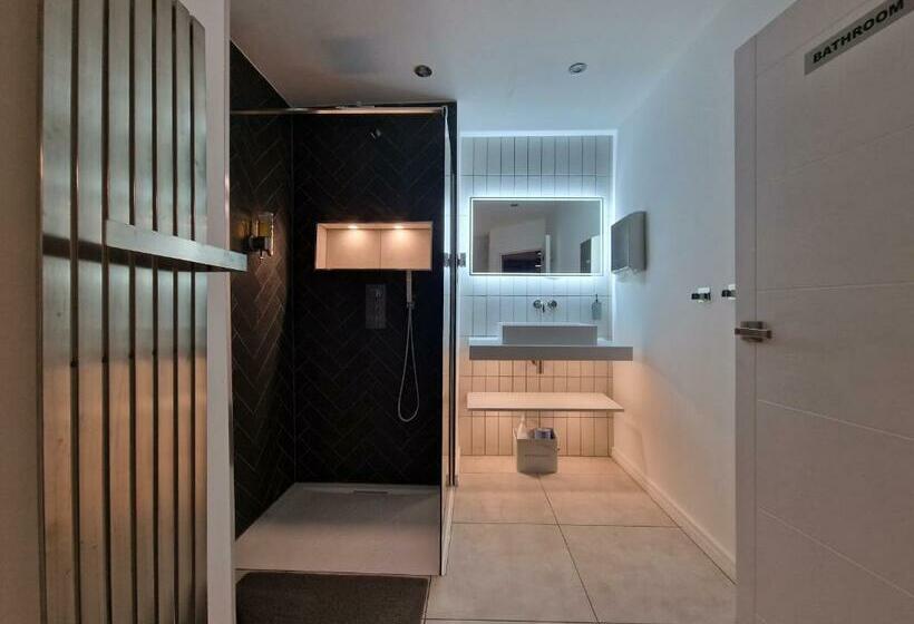 标准间, Beautiful Rooms In London