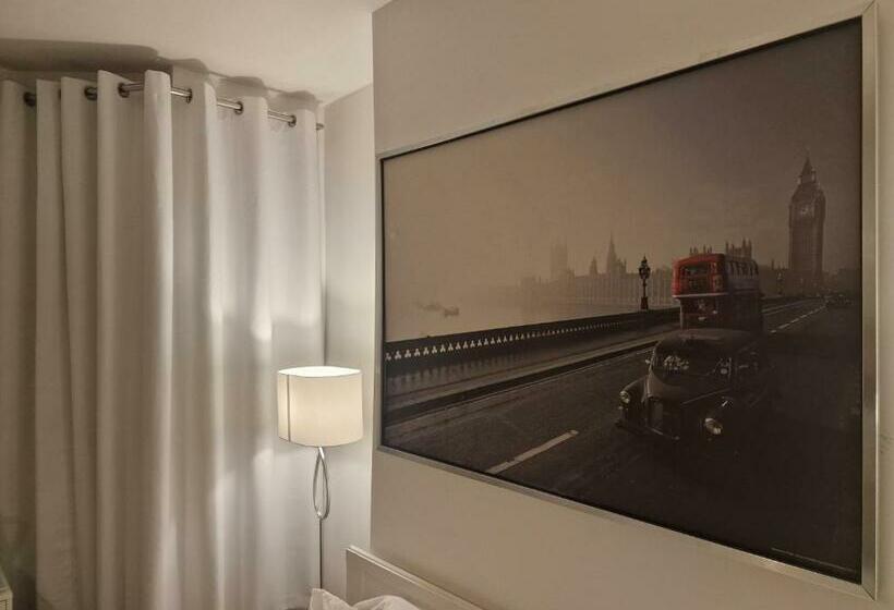 חדר דחוקס עם מיטת קינג, Beautiful Rooms In London