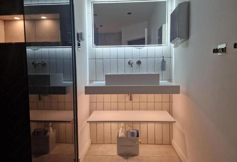 חדר דחוקס עם מיטת קינג, Beautiful Rooms In London