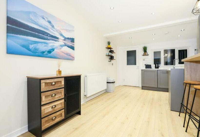 חדר סטנדרד יחיד חדר אמבטיה משותף, Mystayinn Tomnahurich Guest House