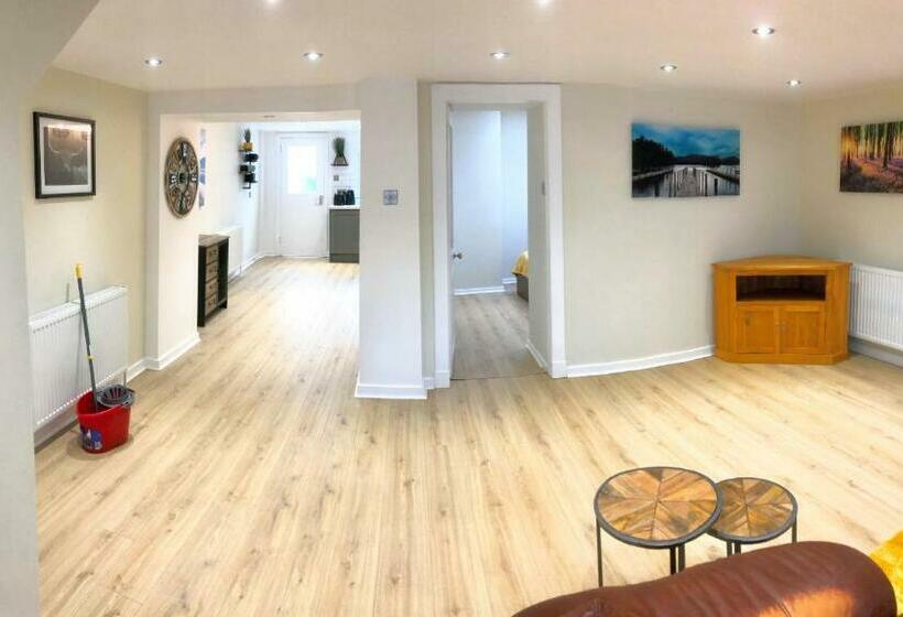 חדר סטנדרד יחיד חדר אמבטיה משותף, Mystayinn Tomnahurich Guest House