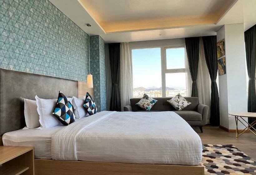 キングサイズベッドのデラックスルーム, Aurora Boutique Hotel Imphal