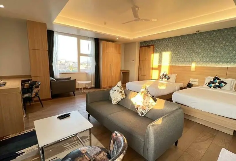 اتاق خانوادگی با چشم‌انداز کوه, Aurora Boutique Hotel Imphal