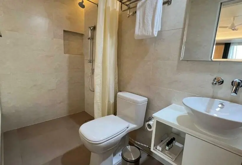 اتاق خانوادگی با چشم‌انداز کوه, Aurora Boutique Hotel Imphal