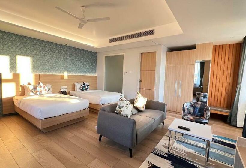 اتاق خانوادگی با چشم‌انداز کوه, Aurora Boutique Hotel Imphal