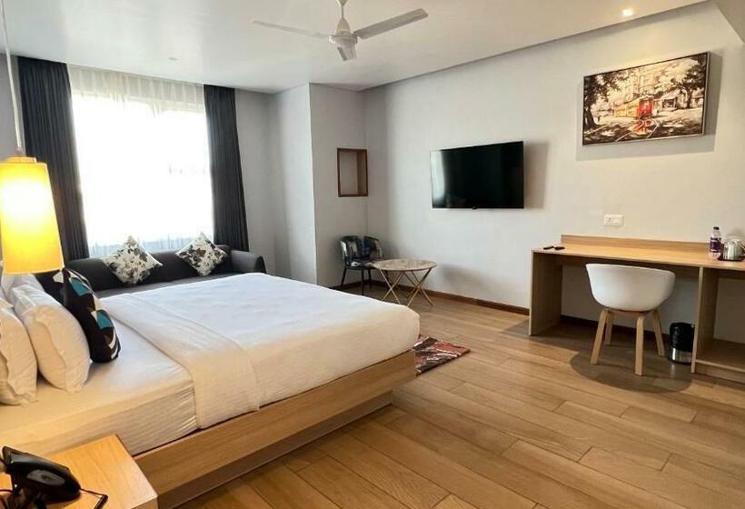 キングサイズベッドのスタンダードルーム, Aurora Boutique Hotel Imphal