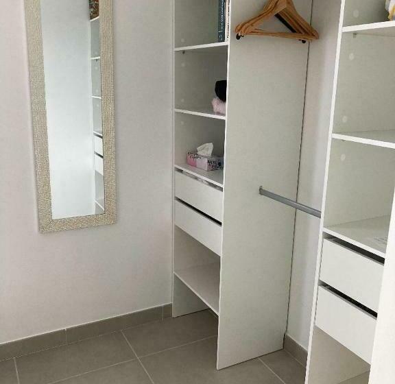 غرفة قياسية, Chambre, Salle De Bain, Toilette, Salon Privatif