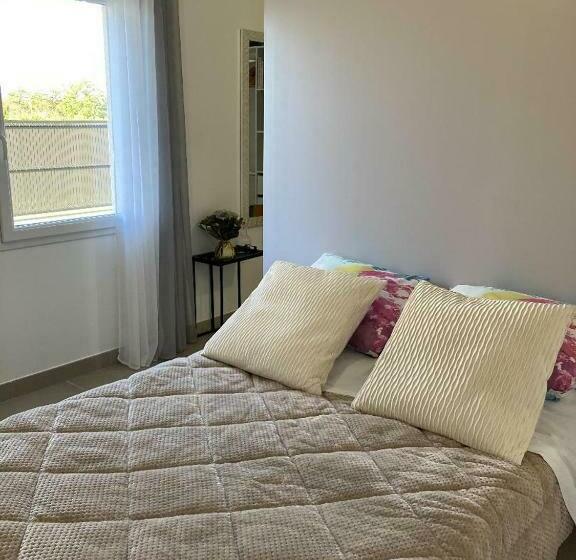 غرفة قياسية, Chambre, Salle De Bain, Toilette, Salon Privatif