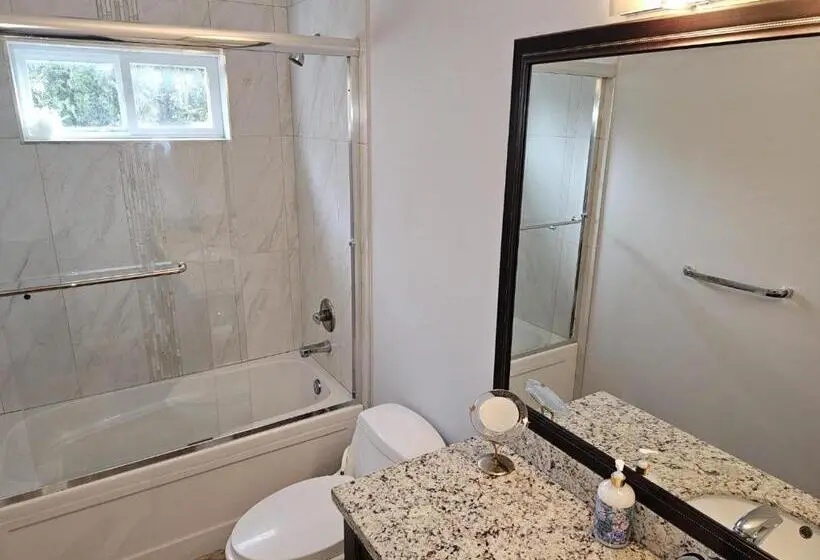 キングサイズベッドのデラックスルーム, Oscar Inn & 2bd Family Suite Or Private Room