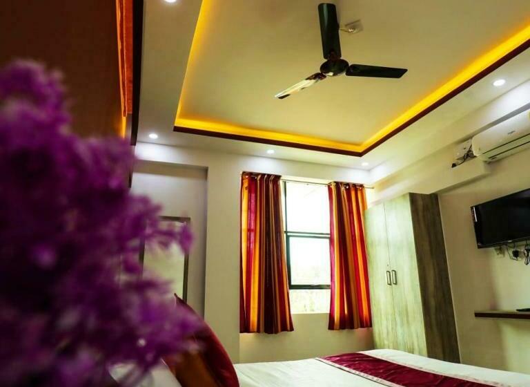 キングサイズベッドのスタンダードルーム, Karapuzha Residency