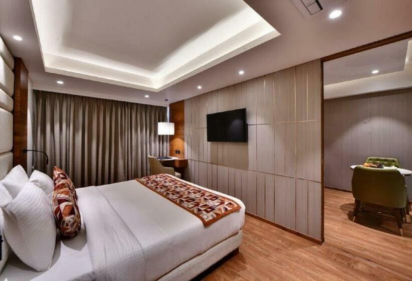 جناح جونيور, Regenta Fairlark Vadodara