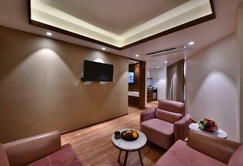 جناح ملكى, Regenta Fairlark Vadodara