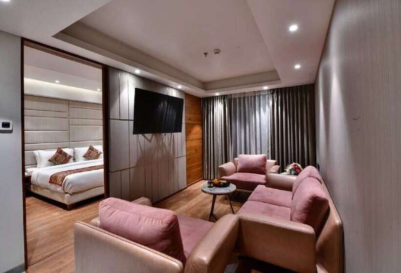 جناح جونيور, Regenta Fairlark Vadodara