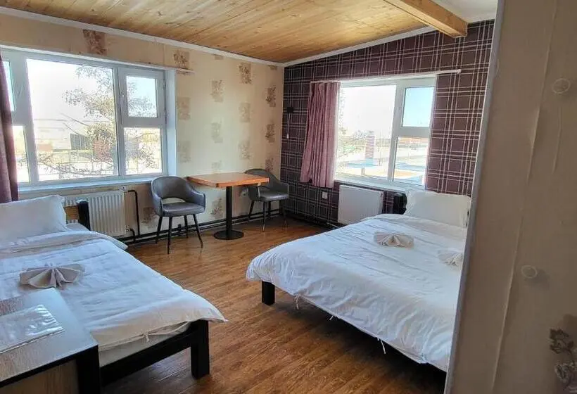 اتاق استاندارد سه نفره, Kharkhorin Hostel