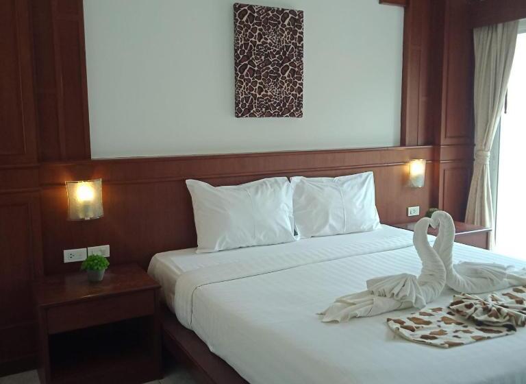 Номер Стандарт Вид на Горы, New Forest Patong