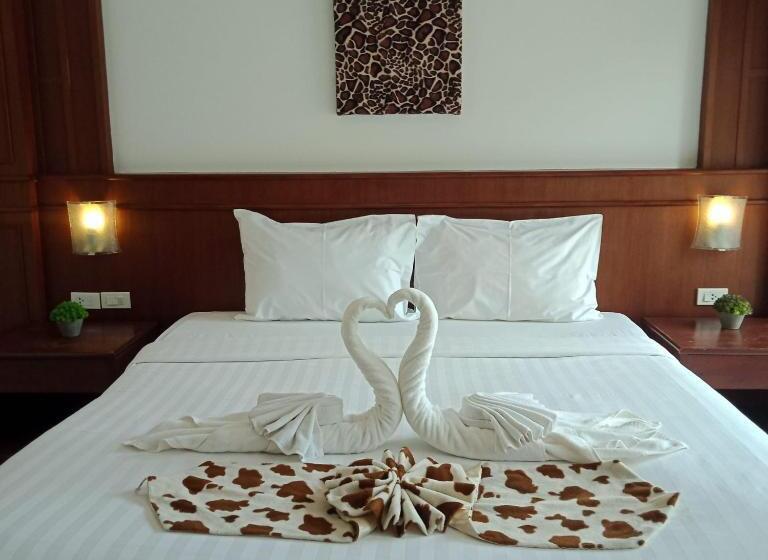 Номер Стандарт Вид на Горы, New Forest Patong