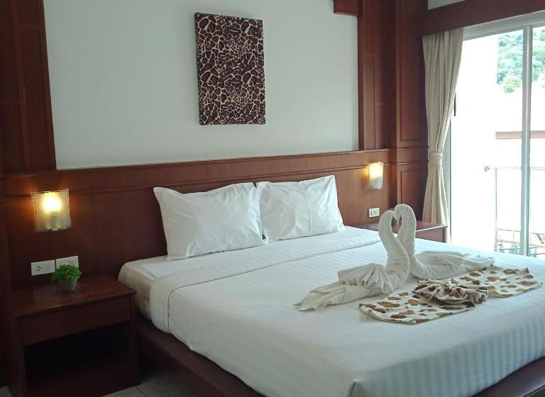 Номер Стандарт Вид на Горы, New Forest Patong