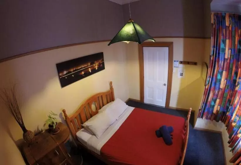 اتاق استاندارد با سرویس بهداشتی مشترک, Bazil S Backpackers Bbh Hostel & Surf School