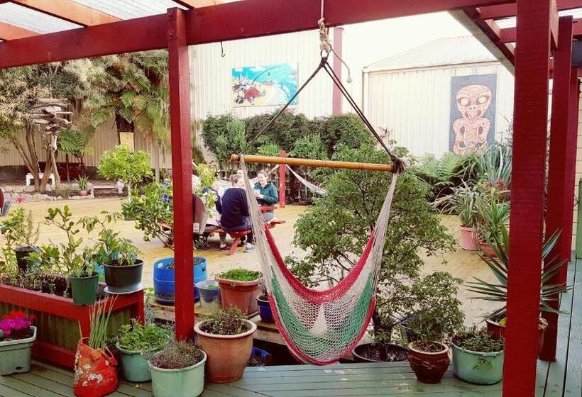Кровать в Общей Комнате, Bazil S Backpackers Bbh Hostel & Surf School