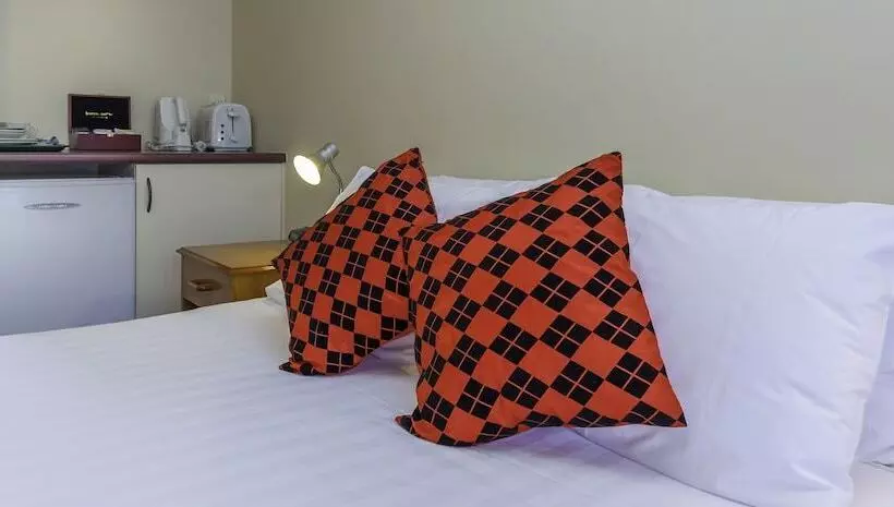 استودیوی استاندارد, Deans Bush Motel