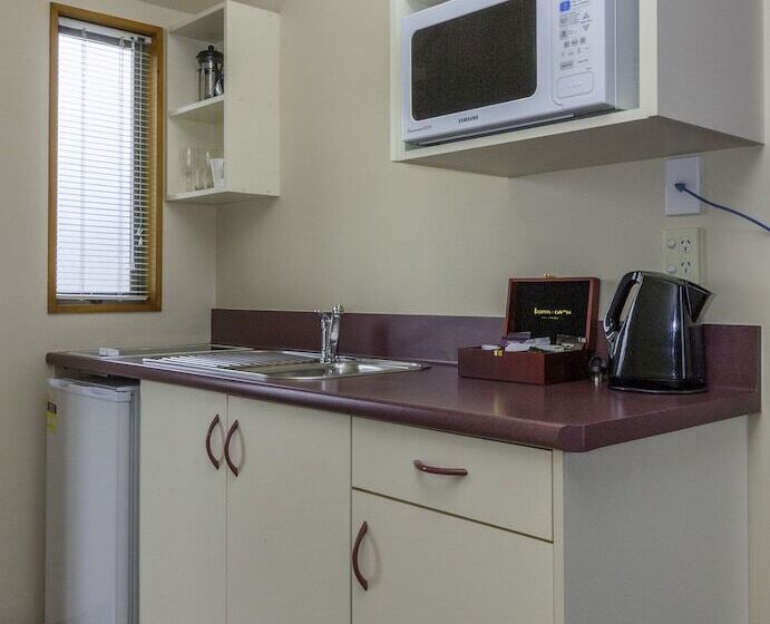 Студия Superior, Deans Bush Motel